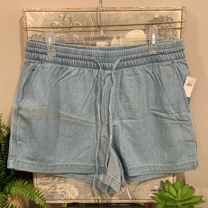 GAP Light Denim Elastic Waist Relaxed Fit Shorts L NEW!